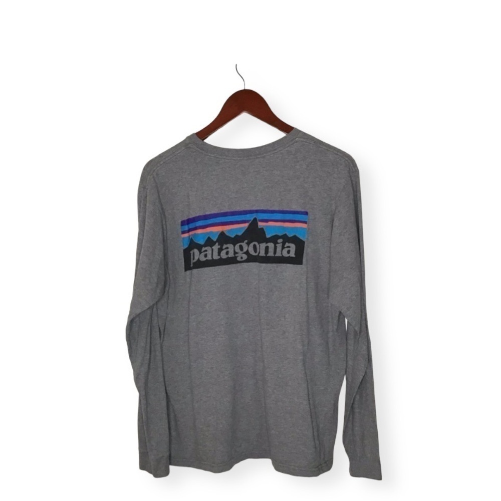 Patagonia P-6 Logo Long Sleeve Responsibili-T-Shirt in Gray.